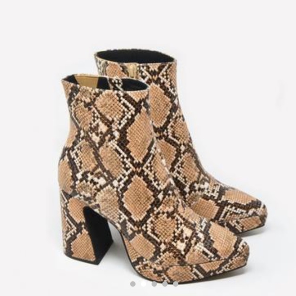 Jeffrey Campbell Dormant Chunky Platform Beige Snake Print Boots Size 9 NIB